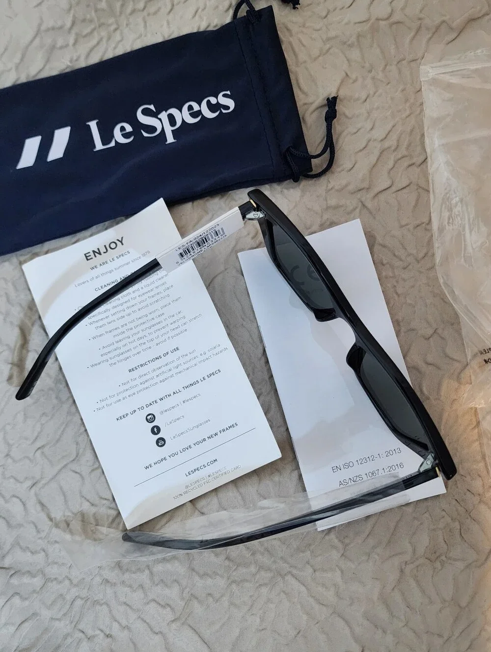 Le Specs le specs